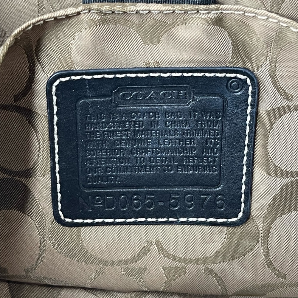 Coach Large Envelop Clutch Purse - Picture 10 of 10
